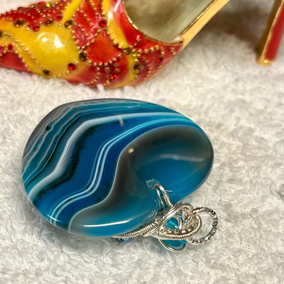💙stunning blue striped agate heart, wire wrapped artisan pendant - Picture 9 of 9